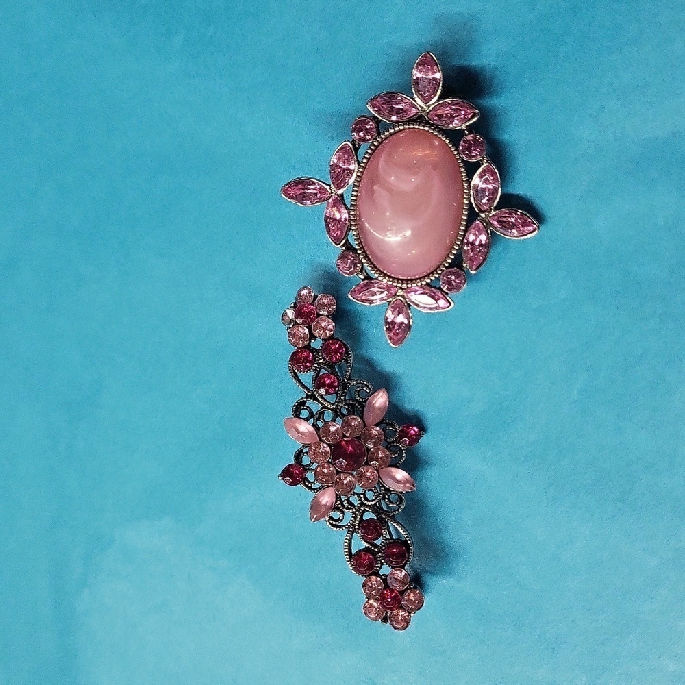 2 brooches